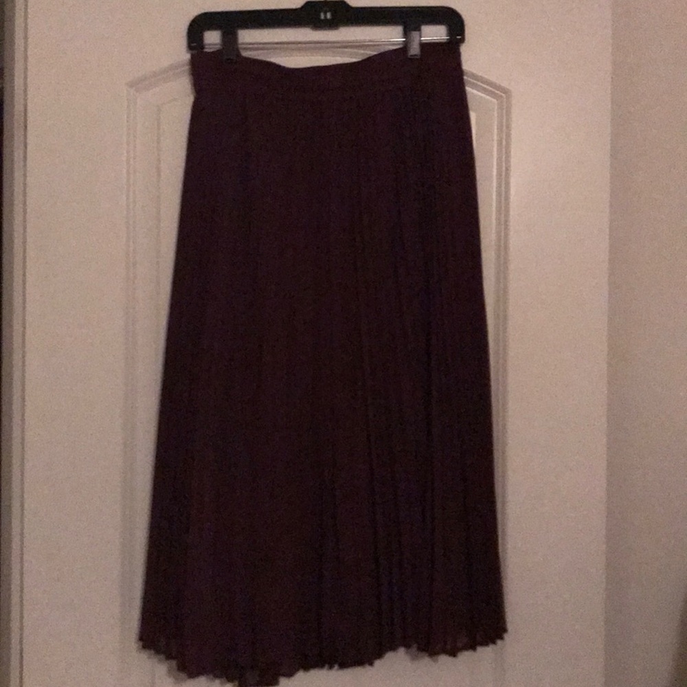 Burgundy Pleated skirt-14/16